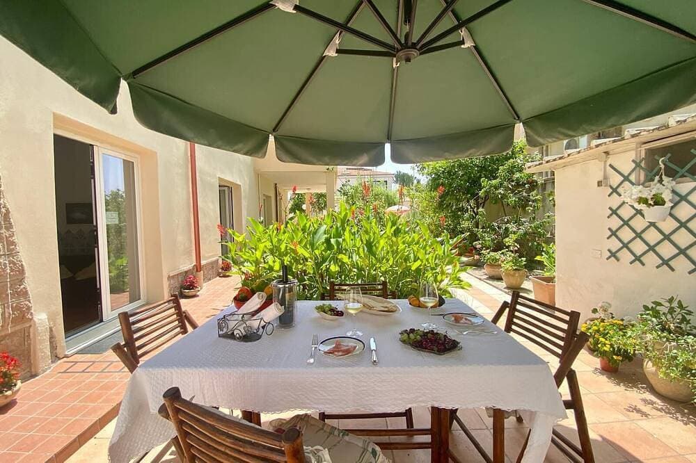 Wohnung für 4 Personen mit Blick auf den Strand mit Garten 1