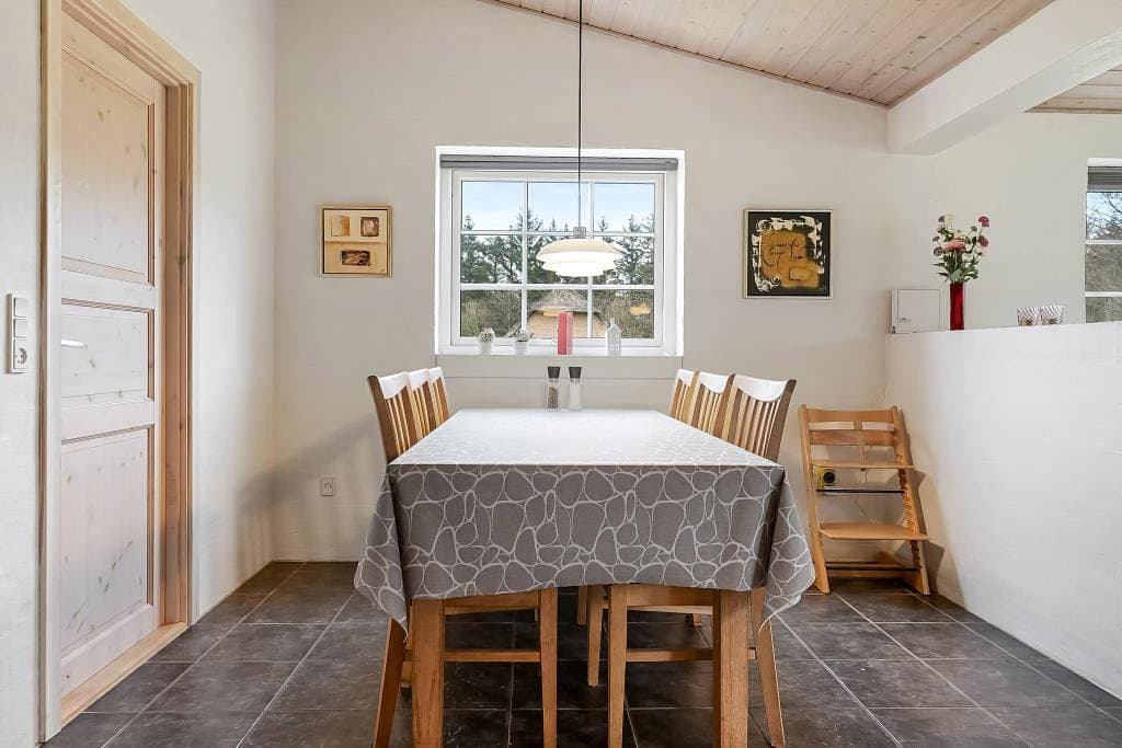 Foto 10 von 22: Skandinavisch eingerichtetes Ferienhaus mit Wellnessbad – 2 Hunde erlaubt