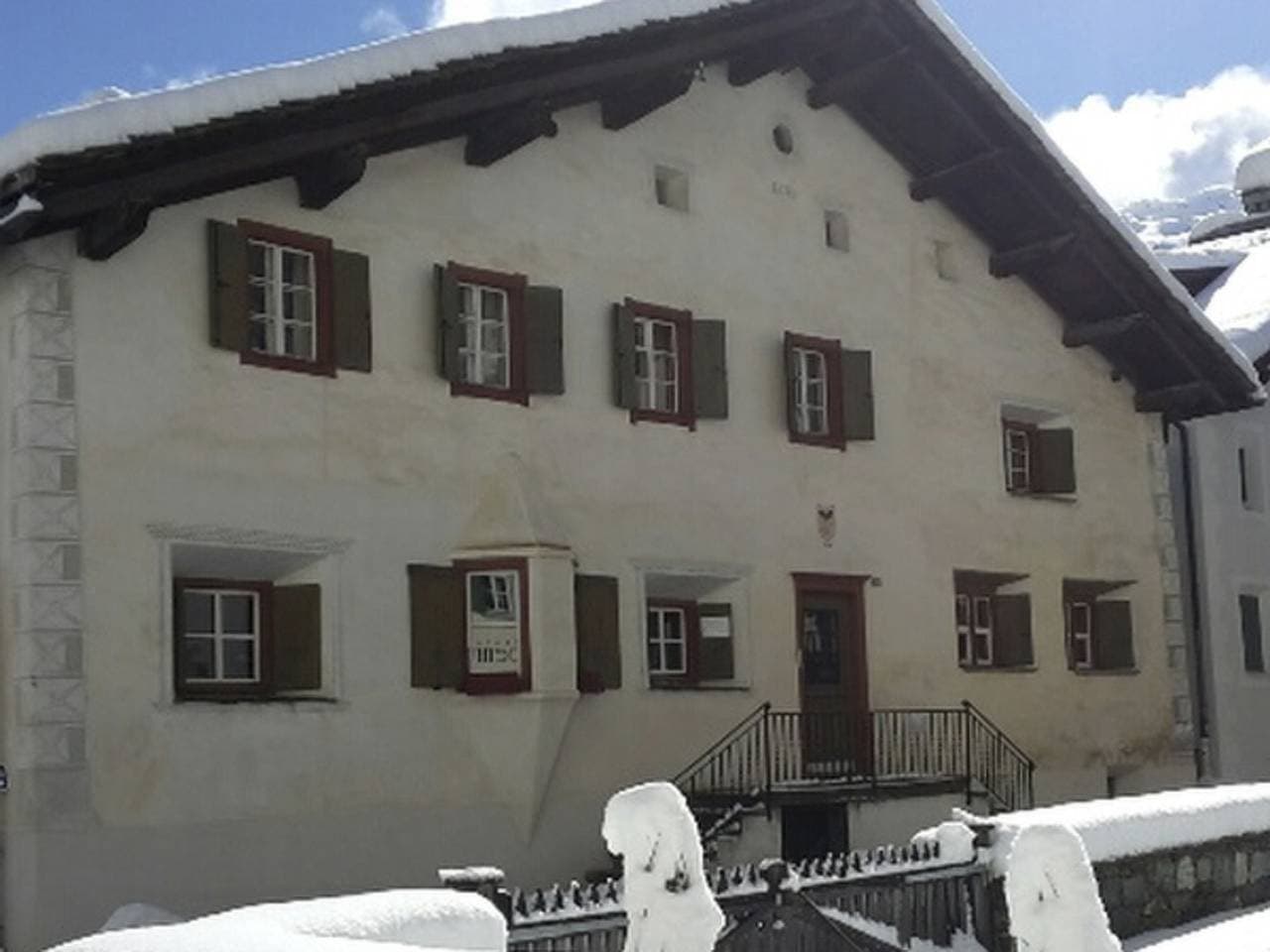 Foto 2 von 9: Chesa Somvih 2