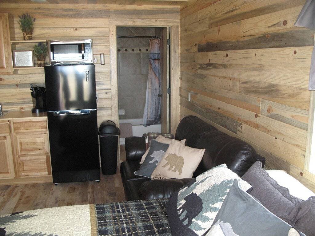 Foto 3 von 24: Gemütlich, privat - zentral zu vielen Nationalparks! Parkplatz für Atv-Anhänger.