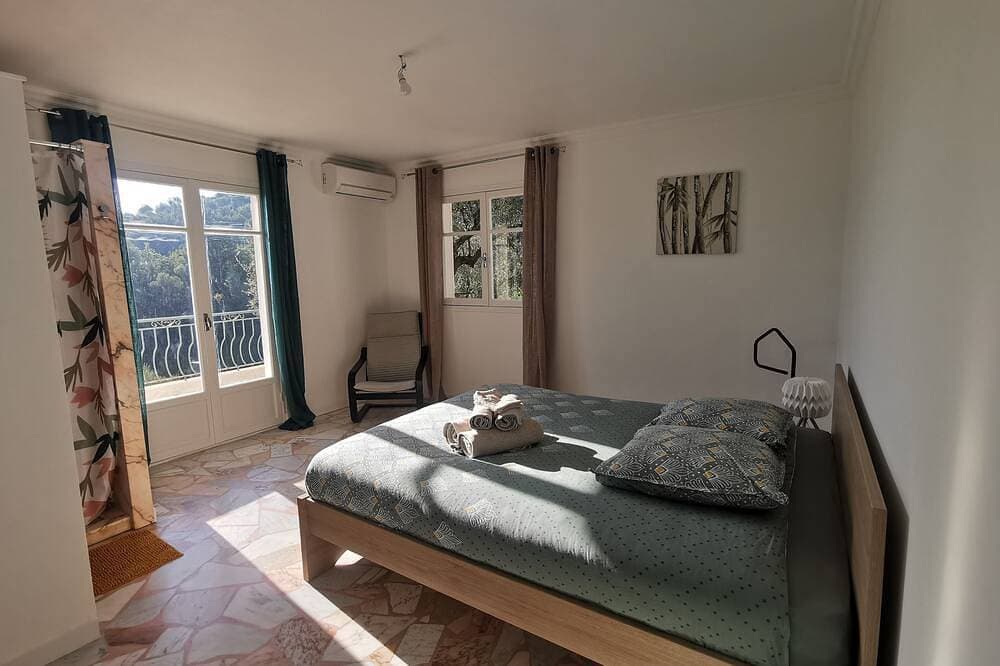 Foto 5 von 23: Séjour en Pleine Nature, vue Imprenable, Jacuzzi