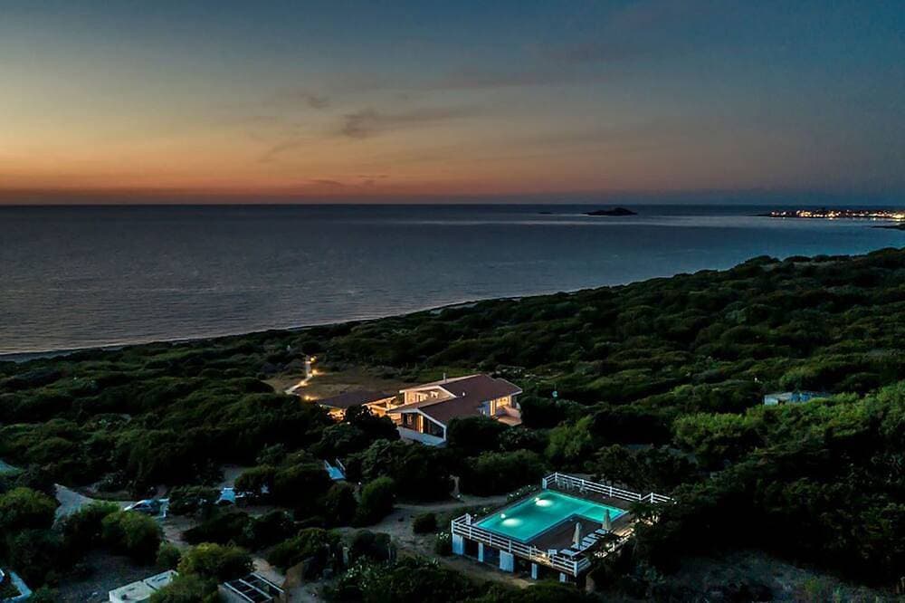 Foto 9 von 30: Villa Napius - Zugang zum privaten Strand an einem Sandstrand