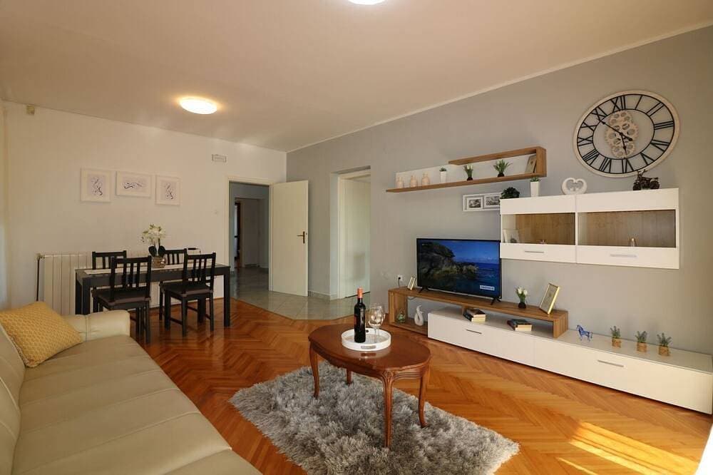 Ferienwohnung in Poreč mit Terrasse, Klimaanlage, W-Lan, Spülmaschine (4400-9) 1