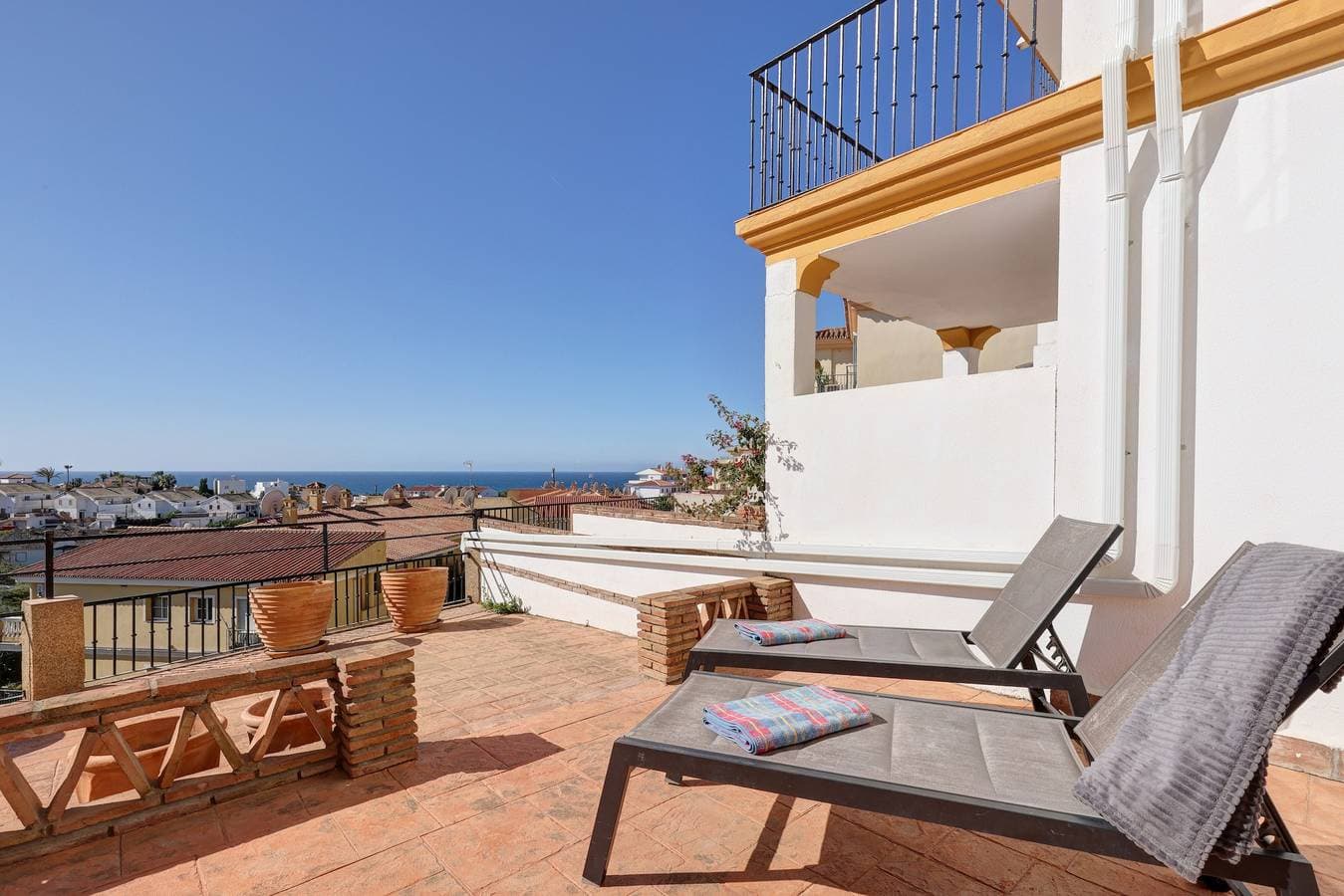 Foto 9 von 26: Ferienwohnung "Fantastischer Meerblick auf 80 qm Terrasse" mit Pool und WLAN
