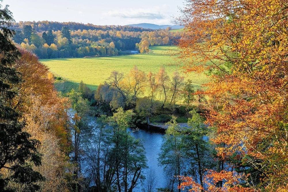 Foto 12 von 17: Einzigartige norwegische Hütte über dem Fluss Findhorn mit einer atemberaubenden Aussicht
