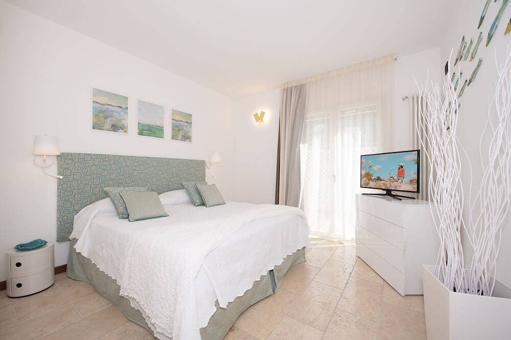 Foto 2 von 19: Boutique Penthouse, Sea View, Close to Beach by Amalfivacation.It