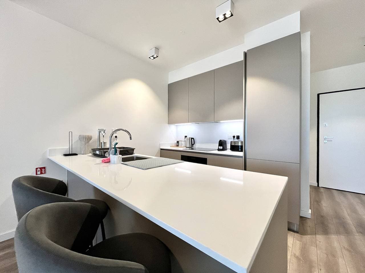 Foto 11 von 68: 57 Lim - Stay Sunset Gardens Apartment