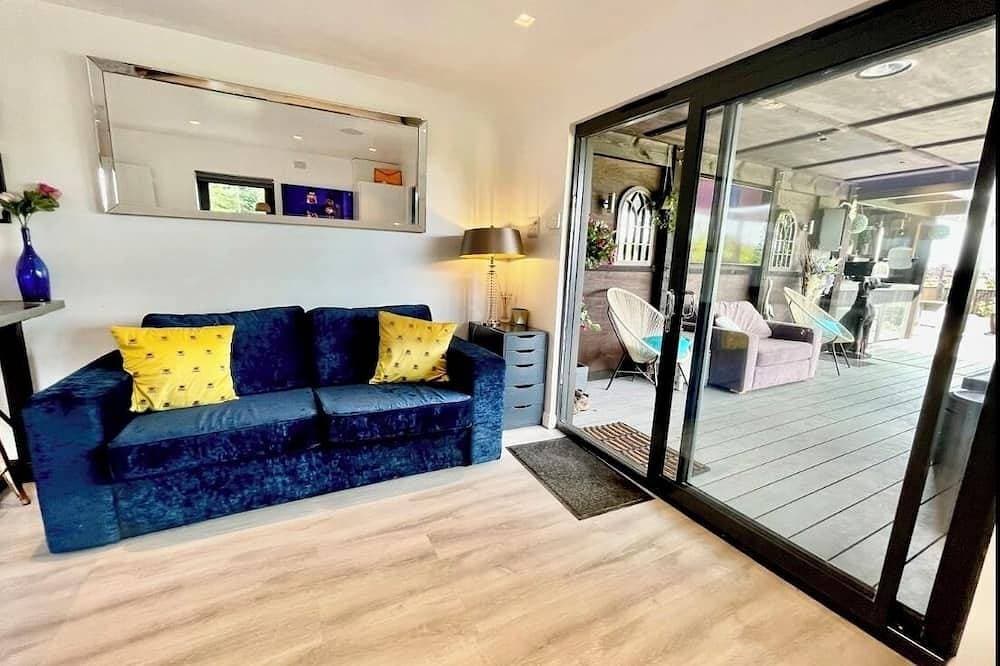 Foto 8 von 17: Luxury Lodge close to Clifton Suspension Bridge, hot tub. Sleeps 2 people.