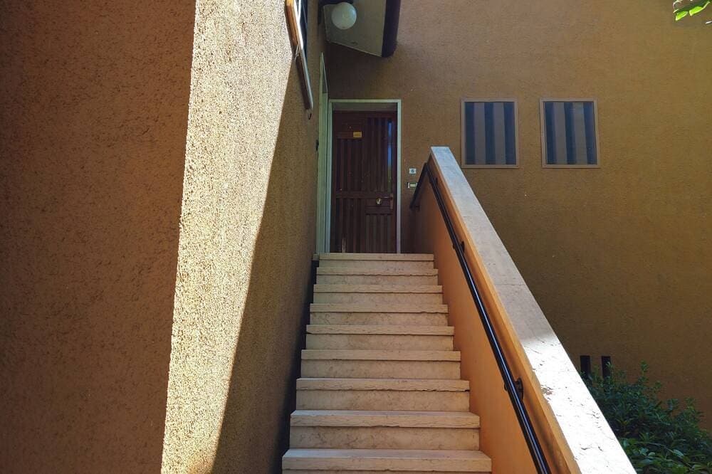 Foto 9 von 20: Zweizimmerwohnung in einer Residenz im Grünen mit Swimmingpool
