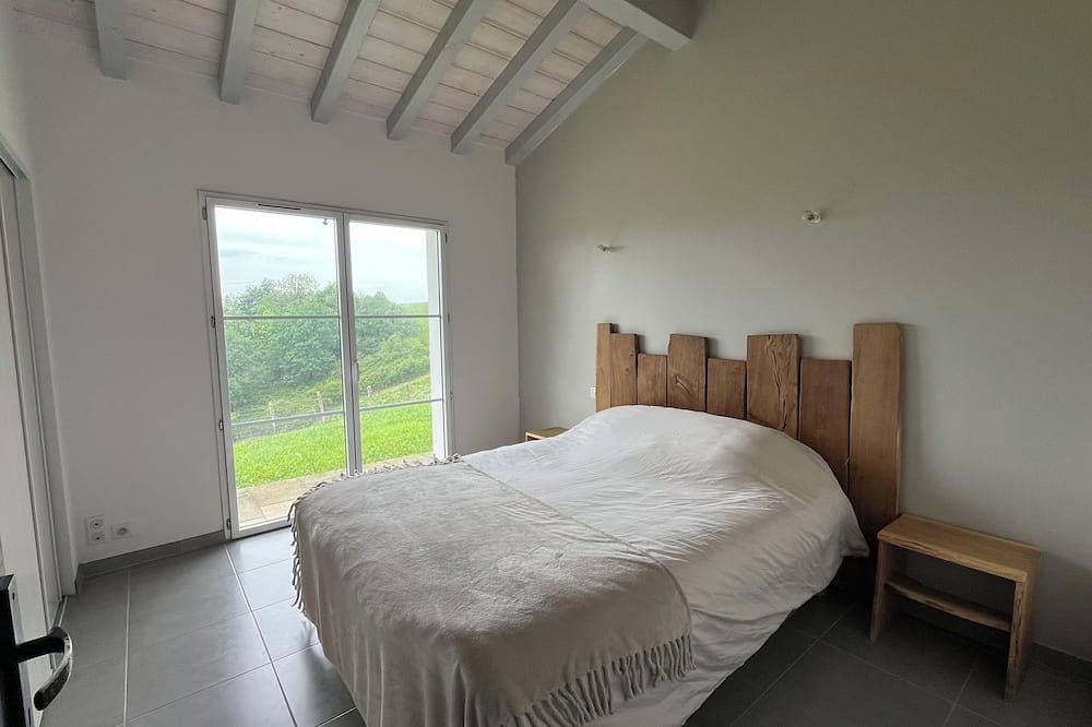 Foto 2 von 18: Spacious apartment—ideal setting—great location