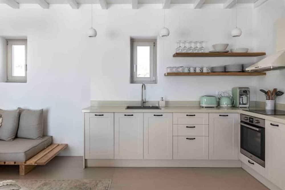 Foto 13 von 30: Cozy Mykonos villa with heated pool and jacuzzi!