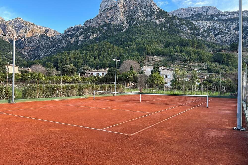 Foto 10 von 21: Exklusive Finca mit Swimmingpool und Tennisplatz, mit Bergblick
