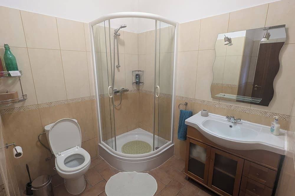 Foto 3 von 30: Villa & Cottage - 2 Doppelbetten, 4 Einzelbetten, 2 Küchen, 4 Duschen, 2 Aufenthaltsräume