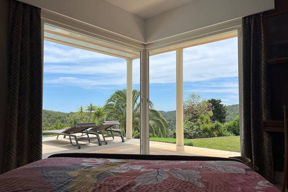 Foto 3 von 30: Design-Villa in der Nähe von Cannes. Panoramablick auf das Meer .. sehr ruhig