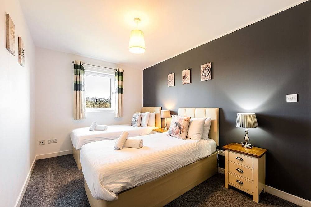 Foto 6 von 21: Modern, Spacious City Apartment, Lift, Balcony, Free Wi-fi & Parking, Fab views,