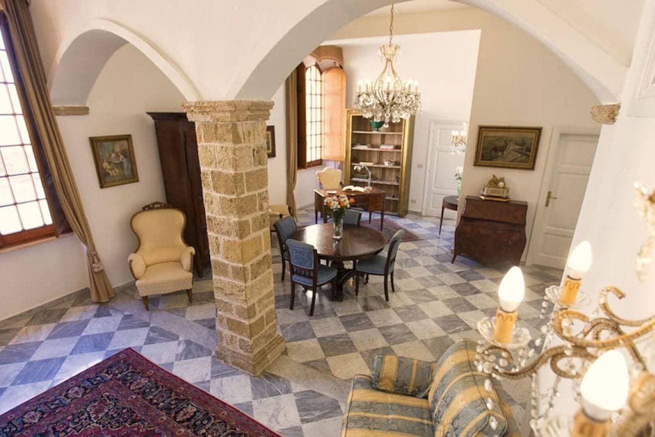 Foto 3 von 49: Repräsentative Wohnung Historisches Zentrum Palazzo D'Albis 3 Zimmer und 2 Bäder