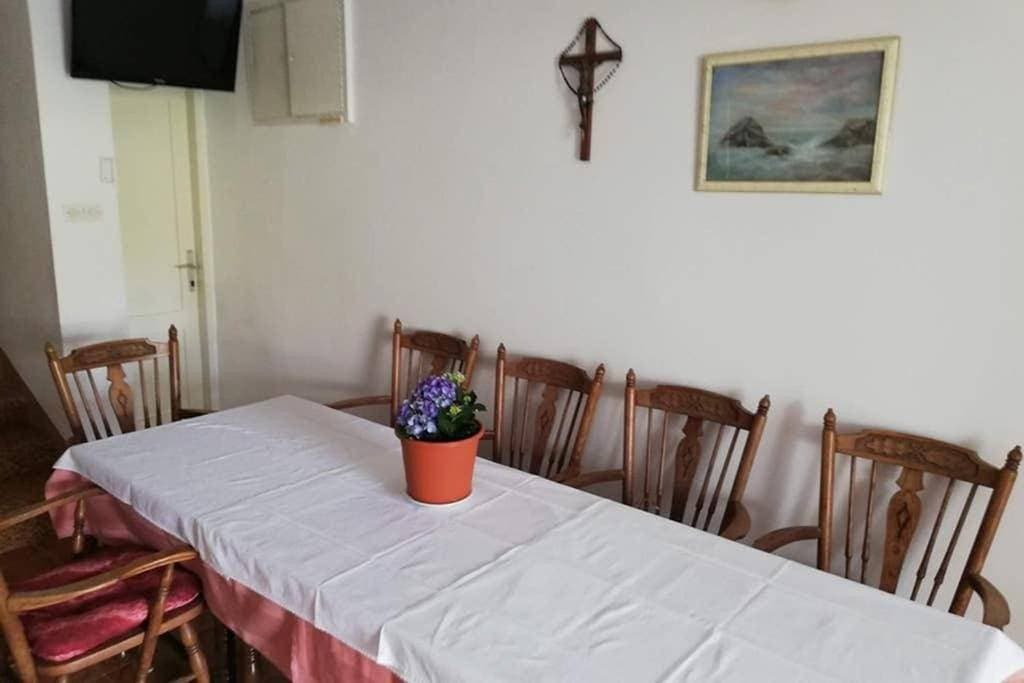 Foto 6 von 14: 4-Zimmer-Haus mit Balkon Banjol, Rab