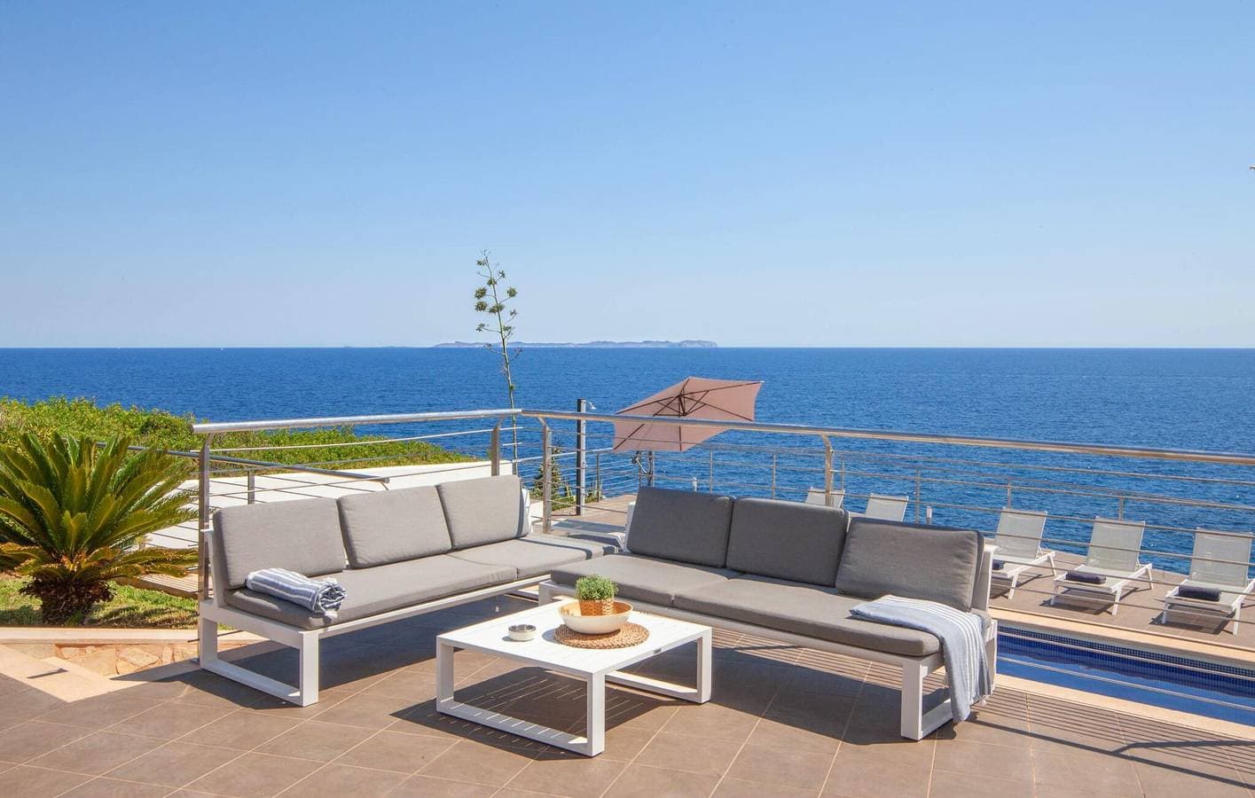Foto 9 von 57: Apartment mit Meerblick, Pool und Küche in der Nähe des Strandes Cala Pi