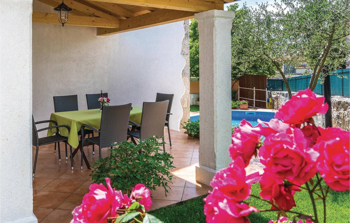 Foto 11 von 37: Gemütliche Ferienwohnung mit Pool, Terrasse und Parkplatz in der Nähe des Stadtzentrums von Butkovići