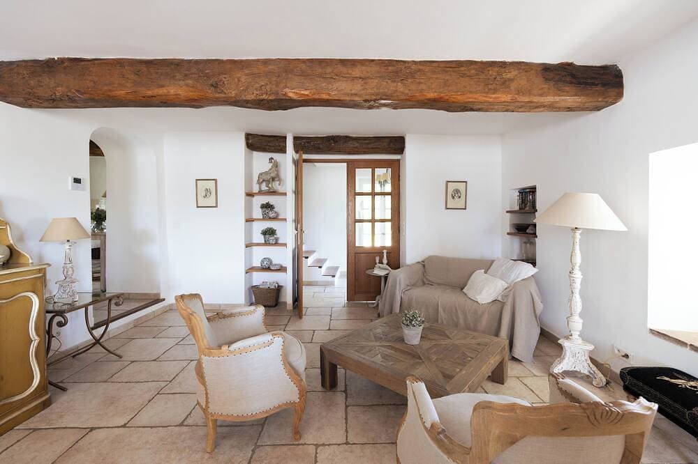 Foto 11 von 25: 🌿 3. Provence pur sang: pool, tennis, tranquility and entertainment on private estate