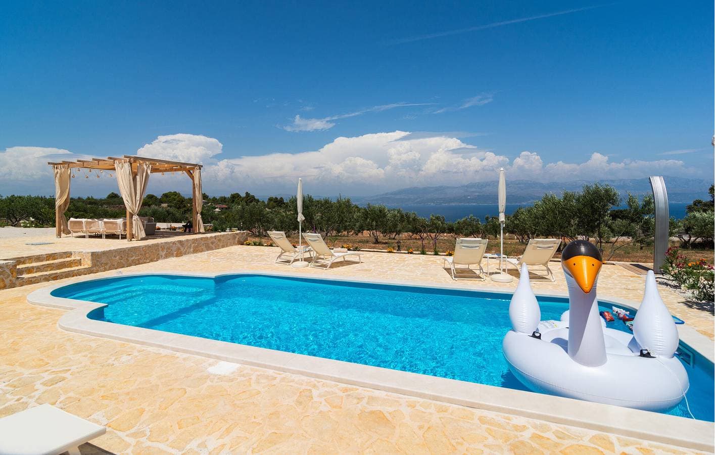 Foto 3 von 30: Gemütliches Apartment mit Meerblick, Pool, Terrasse und WLAN – 1,5 km vom Strand entfernt