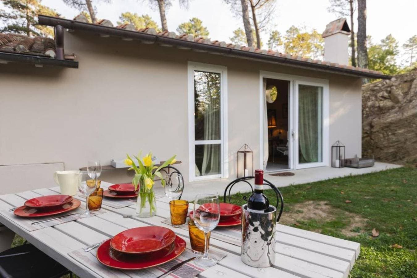 Foto 3 von 34: Villa mit Salzwasserpool, privatem Garten und Park im Mugello