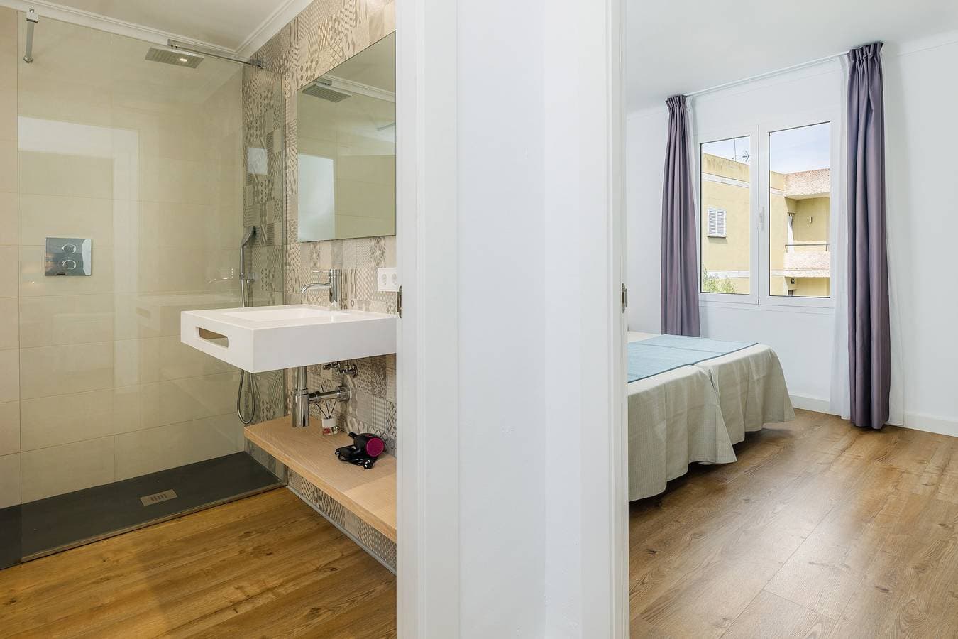 Foto 10 von 26: Ferienwohnung 'Apartament Massanet 2a' mit Balkon, WLAN und Klimaanlage