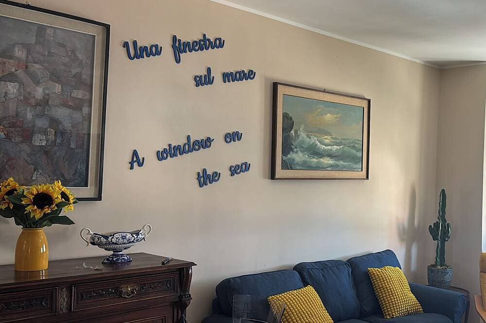 Foto 13 von 30: Wake Up To A View Of The Mediterranean Sea In The Historic Nervi Harbor, Genoa