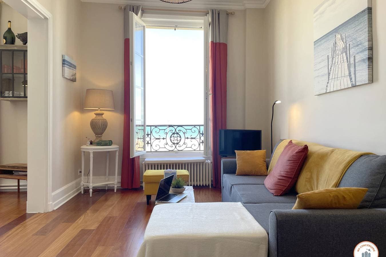 Foto 2 von 38: Ferienwohnung für 6 Personen mit Terrasse