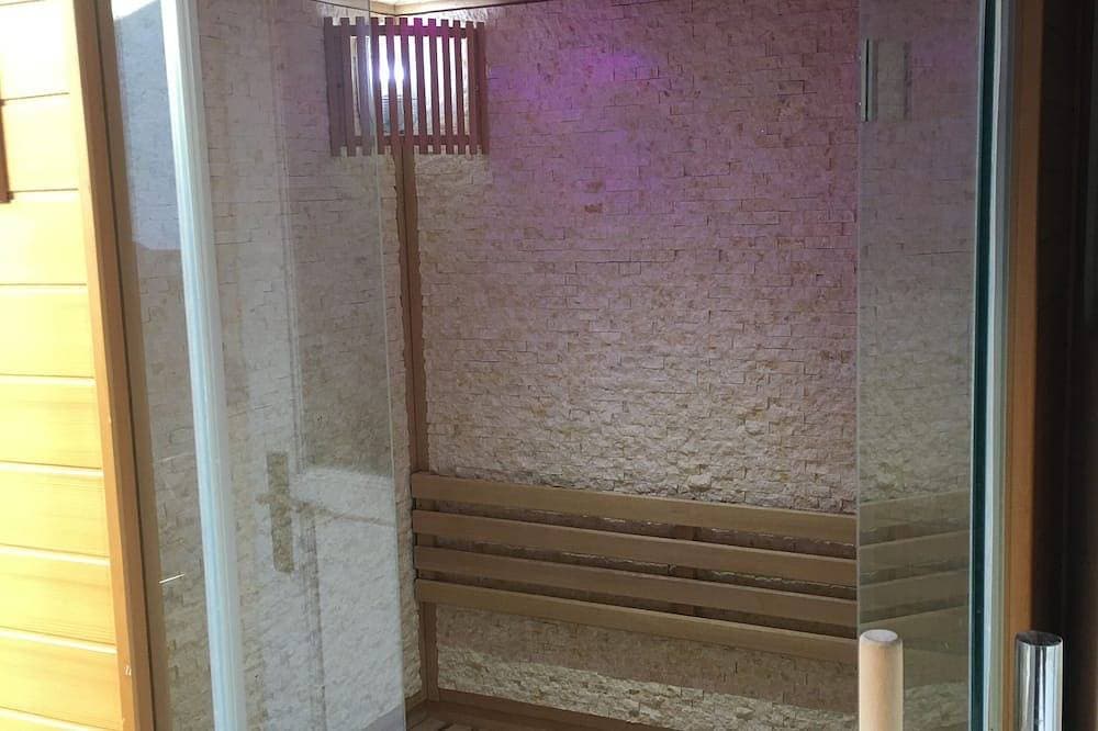 Foto 6 von 11: In the Luberon, indulge yourself with a private spa and sauna
