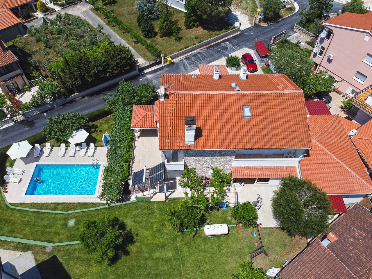 Foto 2 von 33: Ferienwohnung für 3 Personen mit Pool