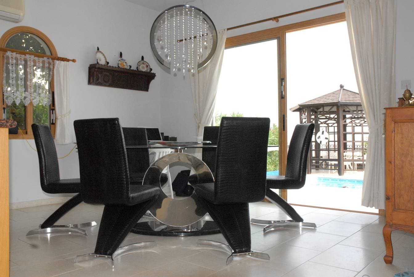Foto 13 von 36: Peyia Villa mit Meerblick, privatem Pool und Garten