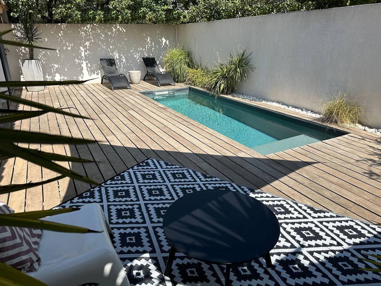 Foto 2 von 50: Eine kleine Ecke der Provence. Privater beheizter Pool