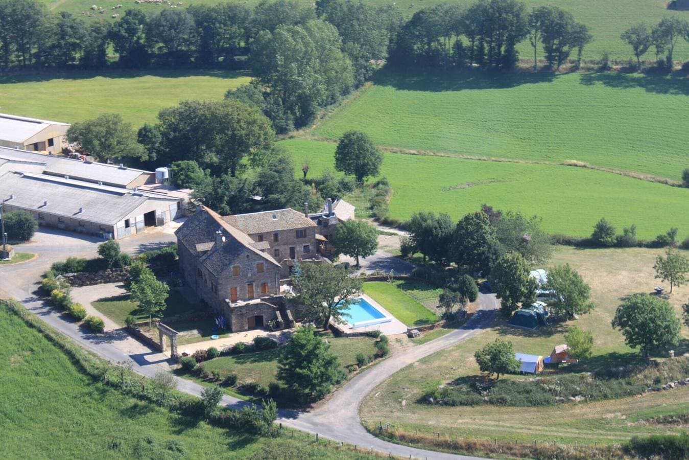 Foto 3 von 16: Bed & Breakfast „Chambre La Bleuet“ mit Bergblick, Gemeinschaftspool und WLAN
