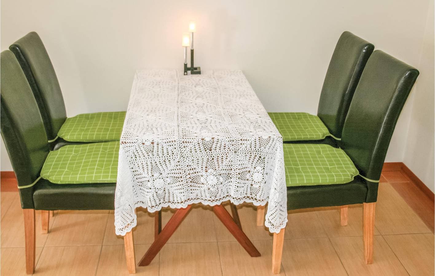 Foto 8 von 26: Ferienwohnung für 4 Personen mit Terrasse