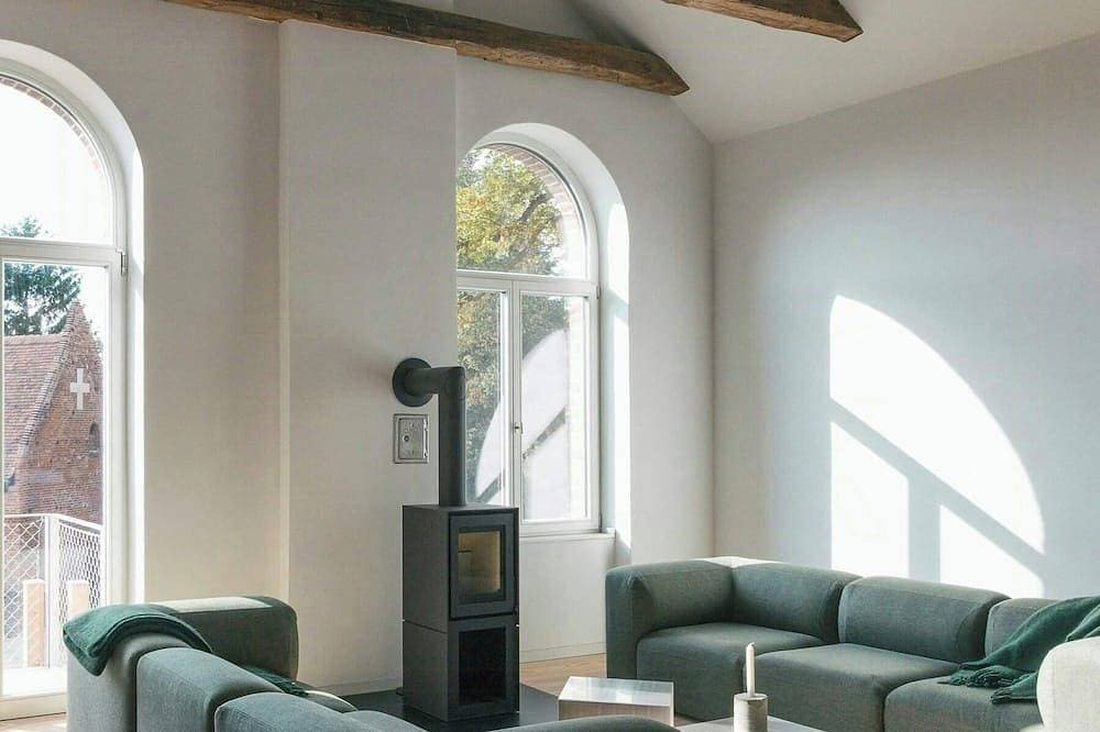 Dachgeschoss mit Balkon und Sauna in Naulitz 1