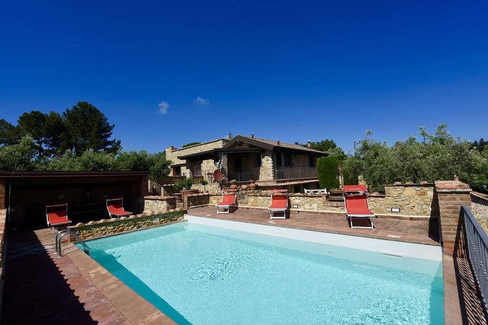 Gepflegte Villa mit Meerblick & Privatpool, Meernah, WLAN, Garten und Terrassen 1