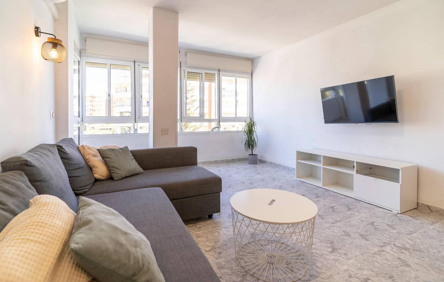 Foto 3 von 17: Appartement am Strand mit Wi-Fi, AC, Pool und Küche - 2,5 km bis Playa de los Boliches