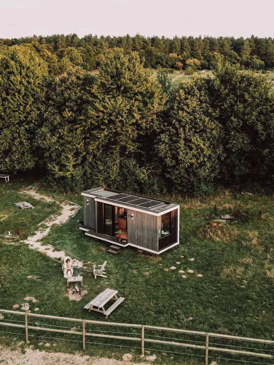 Foto 11 von 19: Tiny House im Herzen der Normandie von Pferden umgeben