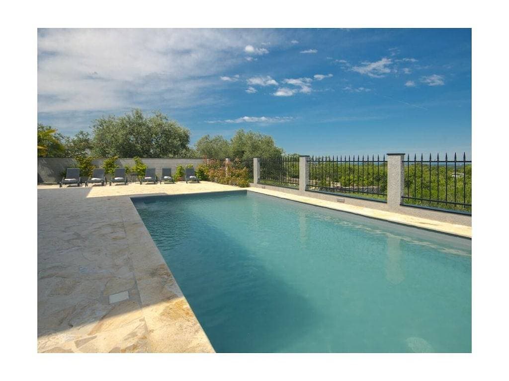 Foto 6 von 35: Villa in Rošini mit Schwimmbecken