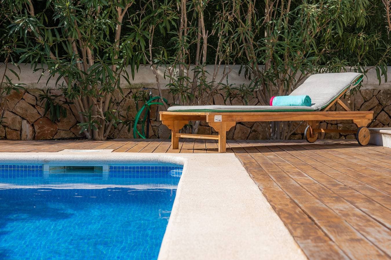Foto 9 von 42: Haus mit Bergblick, Pool, Garten, Terrasse, Klimaanlage und WLAN