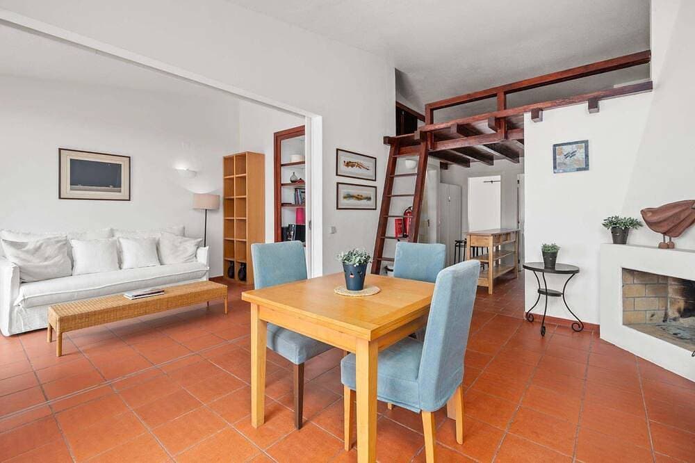 Foto 12 von 30: Beachfront Apartment with Sea View Balcony Luz