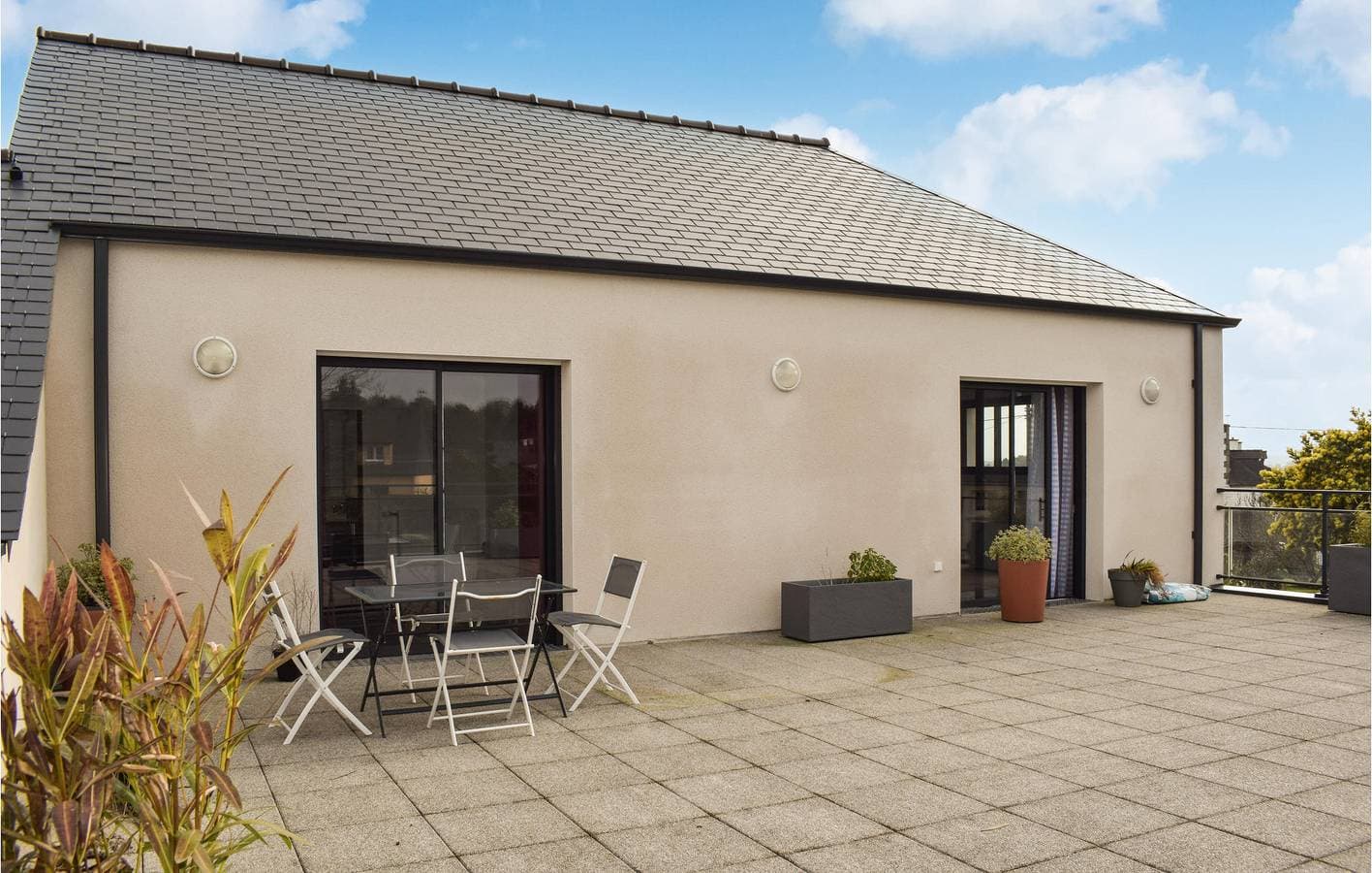 Charmante 70qm Wohnung | Parkplatz, TV, Garten & WiFi | Nähe Lantic & Fluss 1