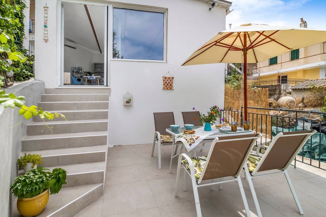 Foto 3 von 22: Ferienwohnung "Skorpios View" mit Meerblick, privater Terrasse und WLAN