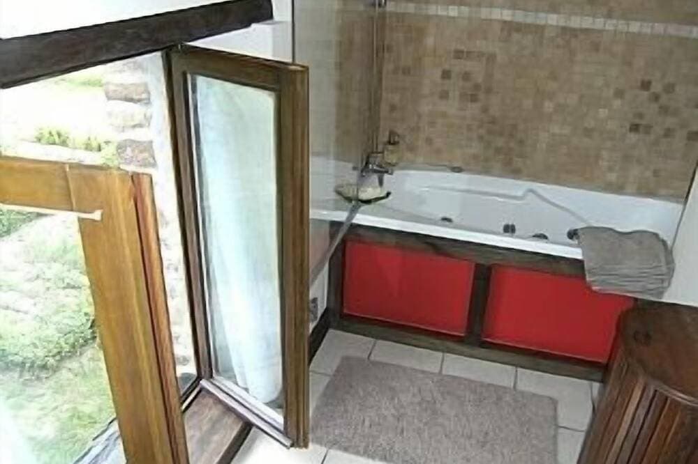 Foto 4 von 30: Renoviertes, Traditionell Eingerichtetes Bauernhaus Aus Dem 18. Jh. In Friedlichen Und Entspannenden Gärten