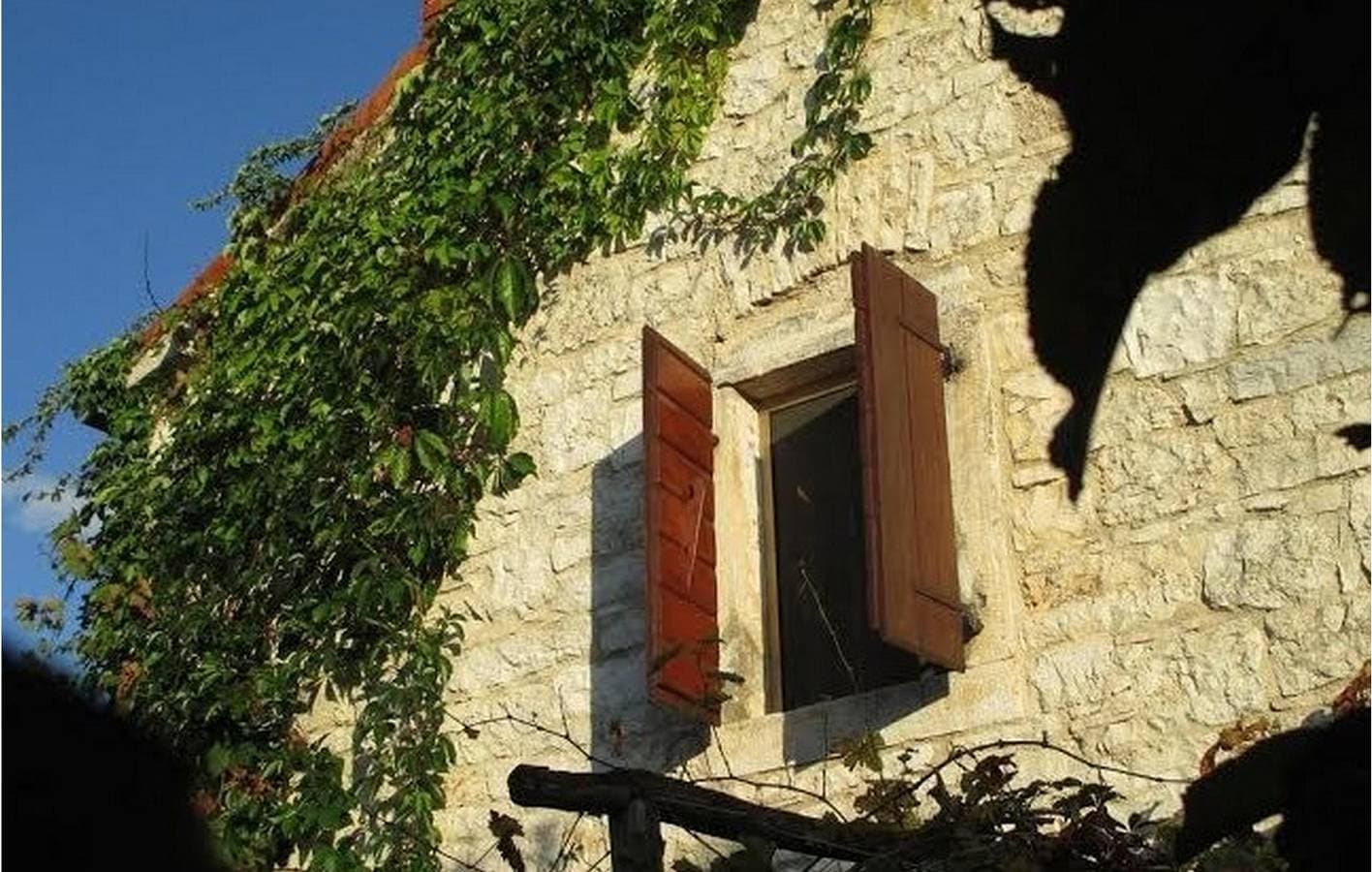 Foto 2 von 25: Charmante 80 m² große Ferienwohnung mit beheiztem Pool, Terrasse und WLAN in der Nähe von Kanfanar