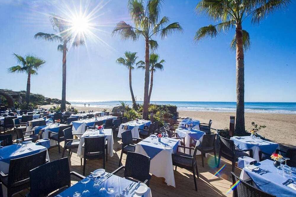 Foto 13 von 30: Paradies für Sonnenanbeter: Privater Panoramameerblick auf Marbellas besten Strand