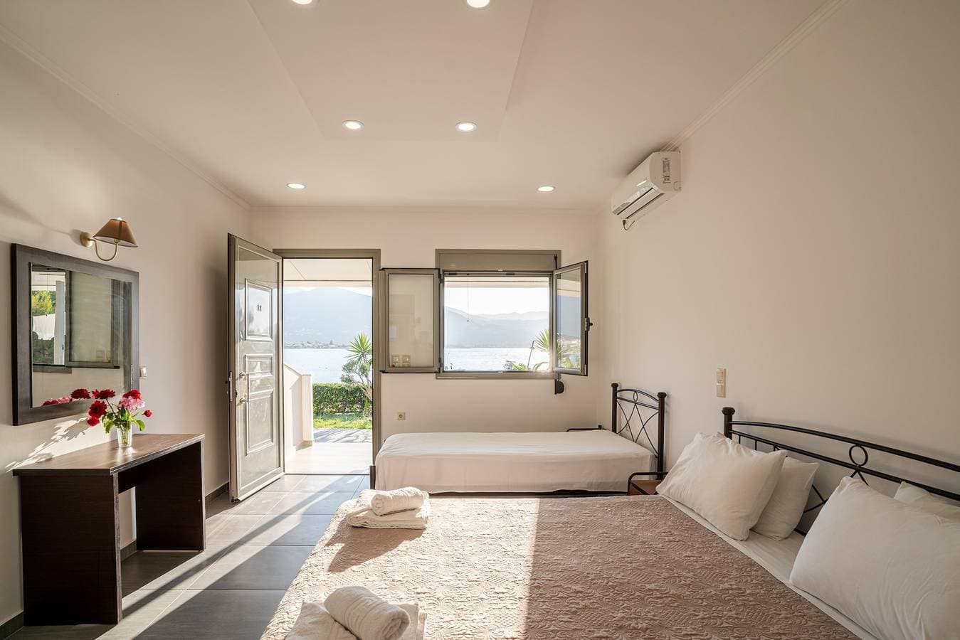 Foto 4 von 20: Beach House Apartment By The Sea 1 – Meerblick, WLAN & Klimaanlage