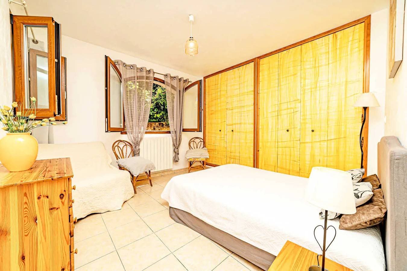 Foto 5 von 9: Ferienwohnung 8 Personen 3 Schlafzimmer mit Garten und Terrasse