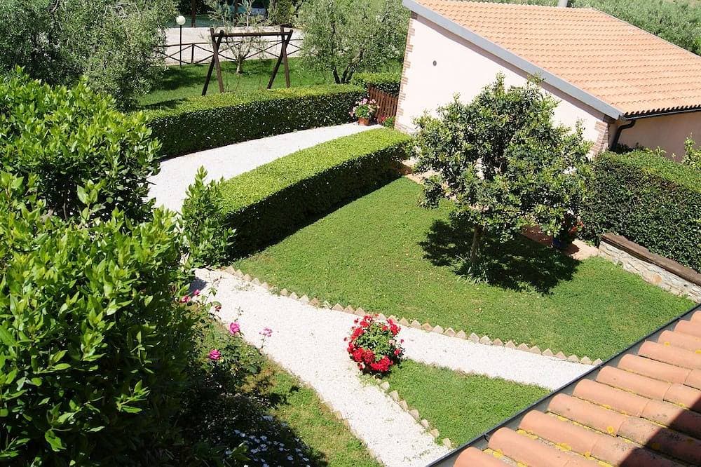Foto 10 von 30: 6 Holiday Ribocchi: Depandance Gericht privaten eingezäunten